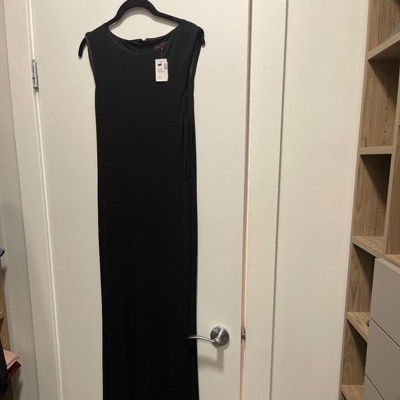 Floor length black fitted formal gown - Picture 1 of 1